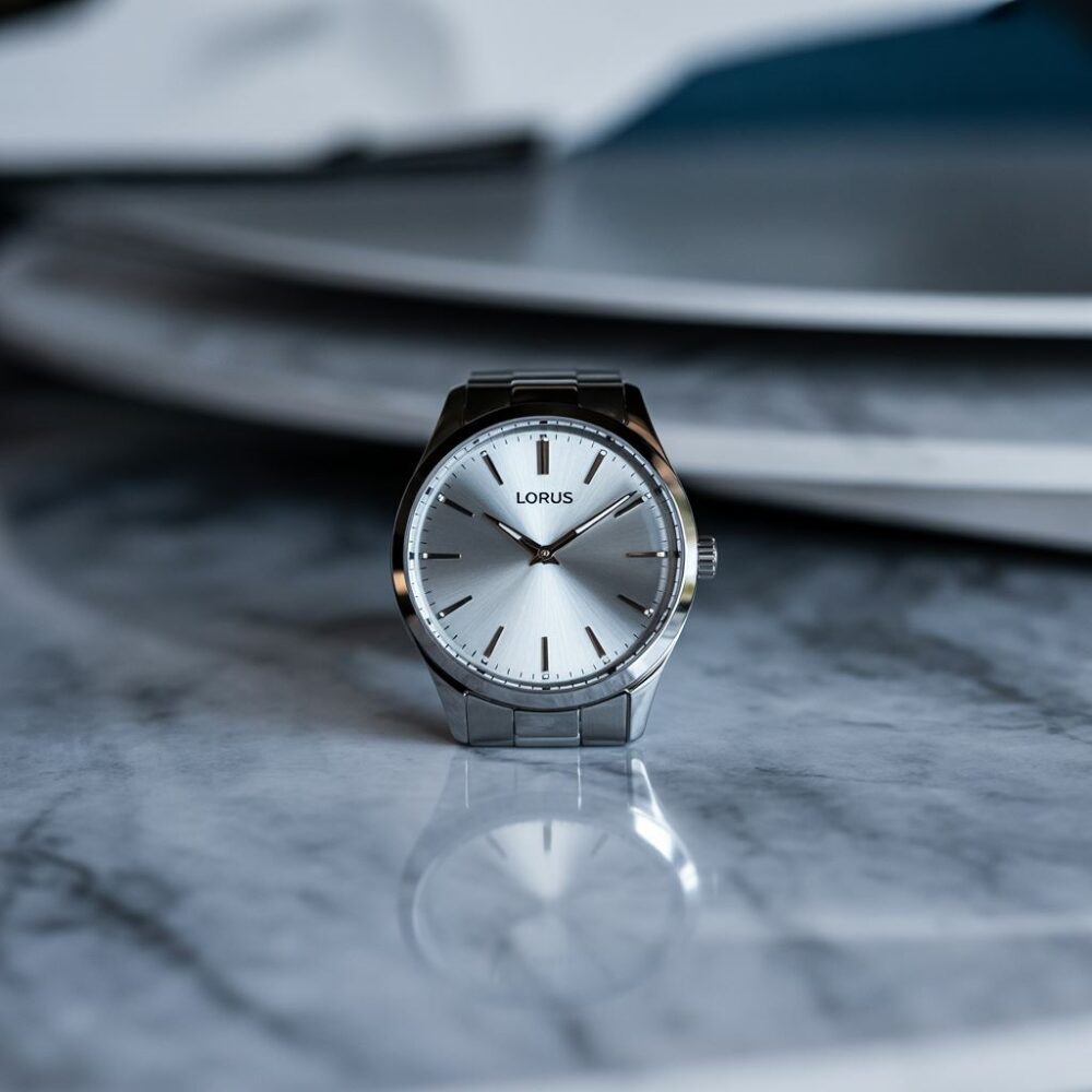 elegancki zegarek na tle minimalistycznym