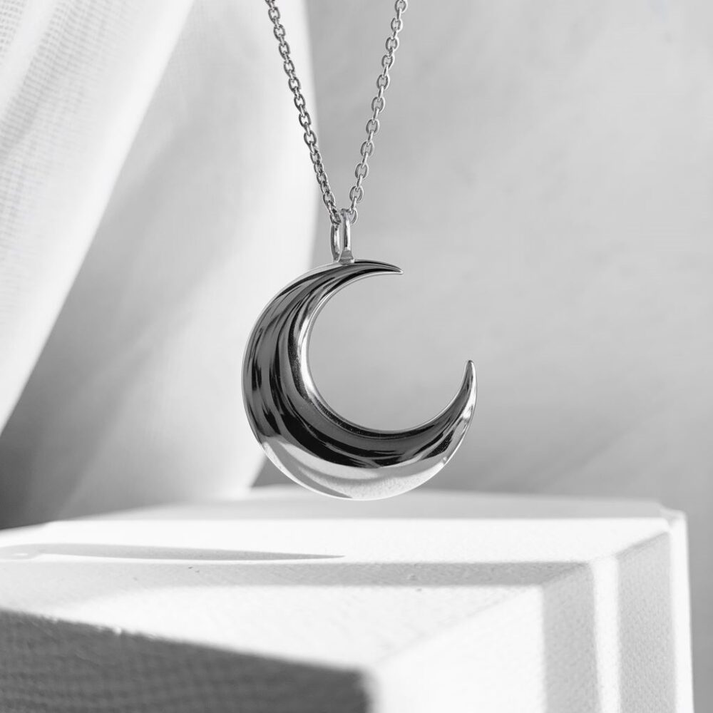 minimalistyczny naszyjnik z księżycem