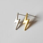 nowoczesne kolczyki błyskawice