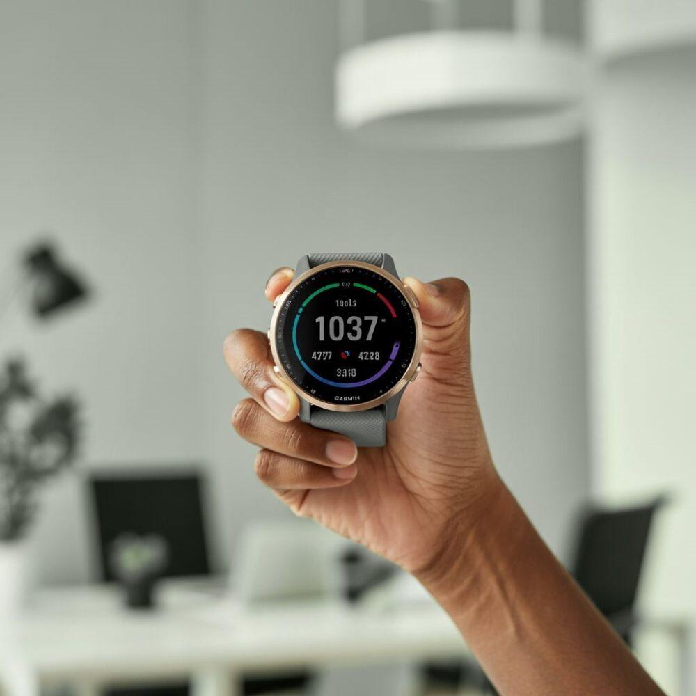 przycisk zasilania Garmin