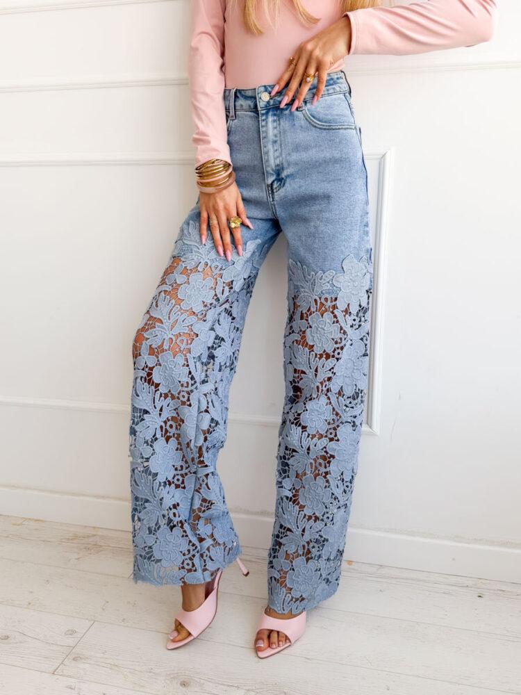 Długie spodnie z eleganckimi klapkami na obcasie